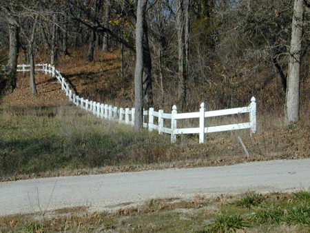 2-rail vinyl fence